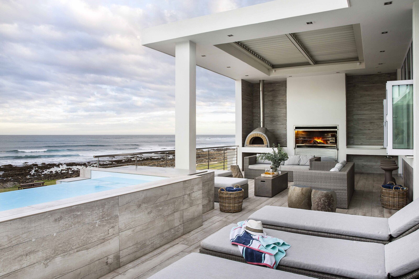 Relaxing Oceanfront Patio Design Relaxing Oceanfront Patio Design